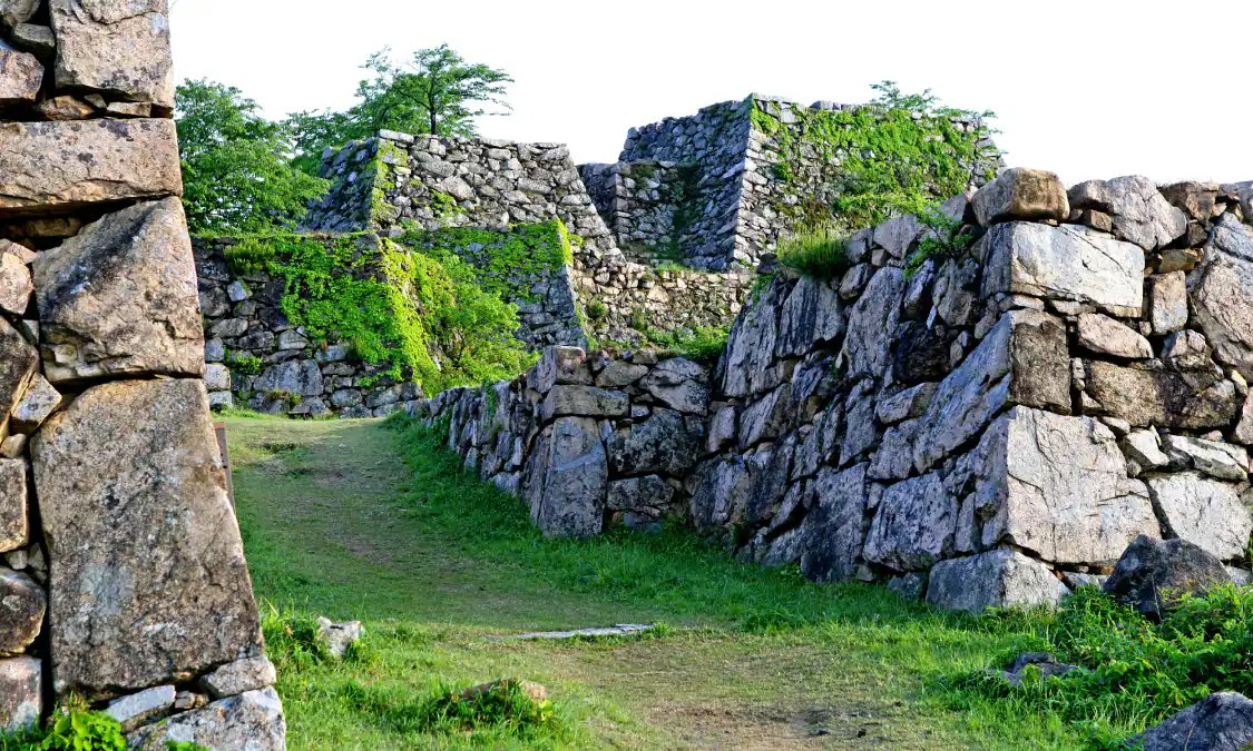 🏯 다케다 성터(다케다조세키) 이미지 3